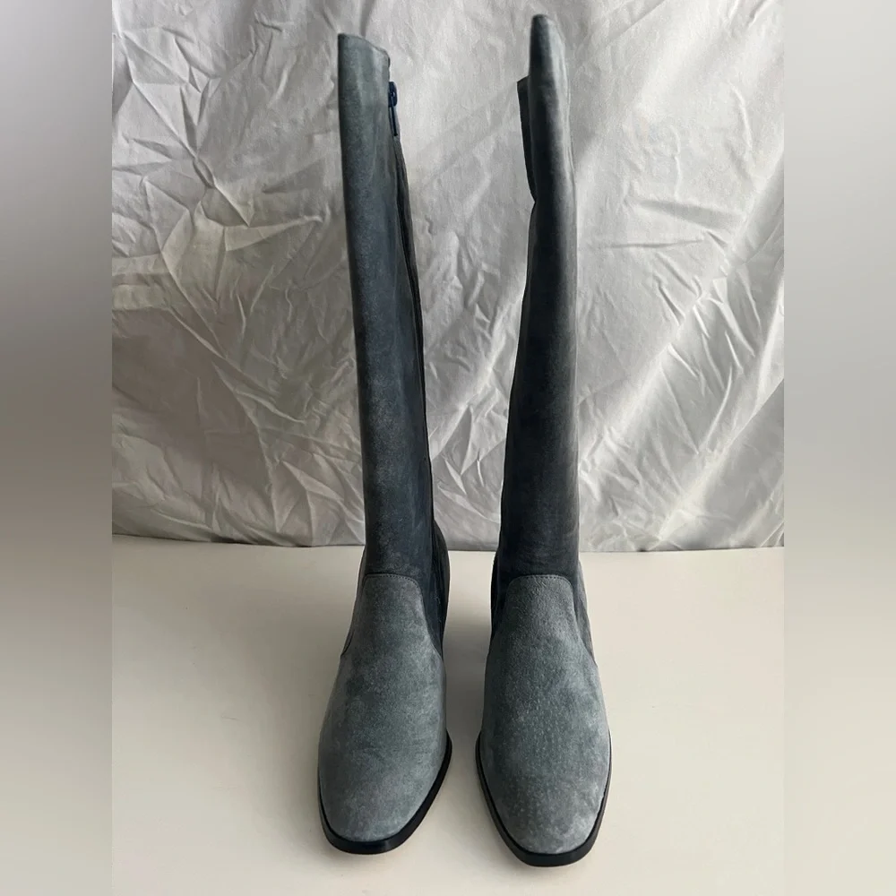 90s Vintage Women’s Gray Suede Knee-High Boots – Size 7, 2” Heel - Picture 4 of 6